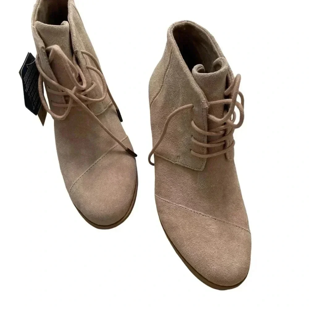 NWT TOMS Hyde Wedge Boots Sand Suede Lace Up